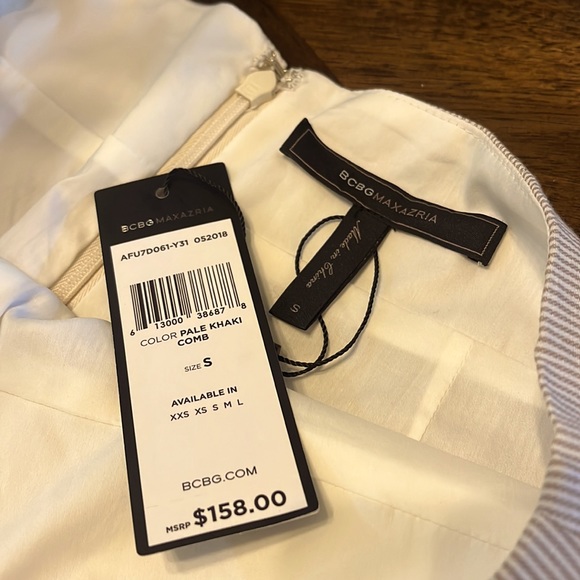 BCBGMAXAZARIA pale and white striped khaki shorts in size small - Picture 3 of 5